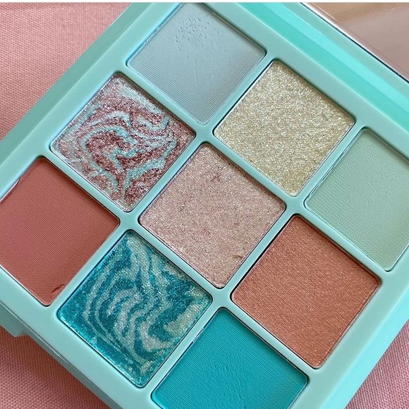 Huda Beauty Mint Pastel Obsession Eyeshadow Palette BNIB - Picture 3 of 16